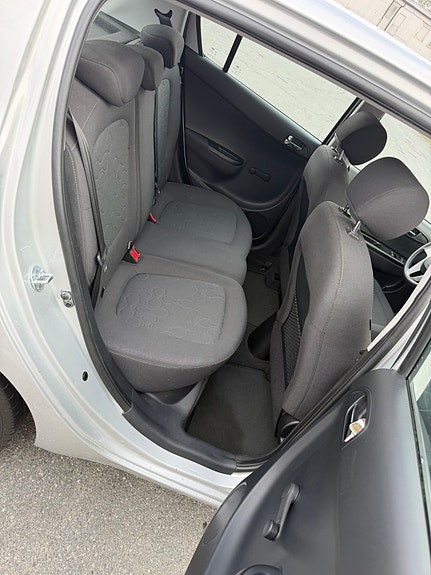 Hyundai i20 10 of 17
