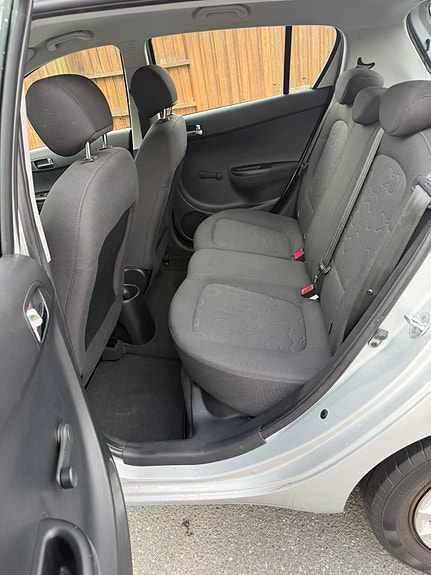 Hyundai i20 7 of 17