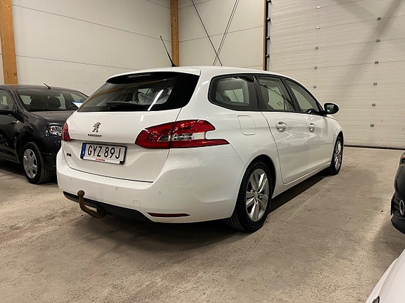 Peugeot 308 SW 3 of 5
