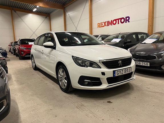 Peugeot 308 SW 2 of 5