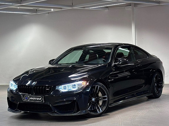 BMW M4 3 of 5