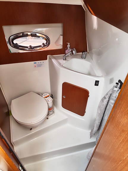 Beneteau Antares 880 -2012 12 of 16
