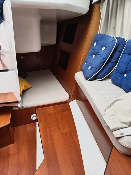 Beneteau Antares 880 -2012 13 of 16
