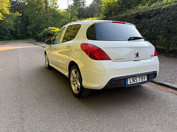 Peugeot 308 4 of 5