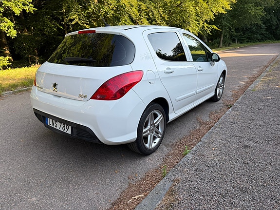 Peugeot 308 3 of 5