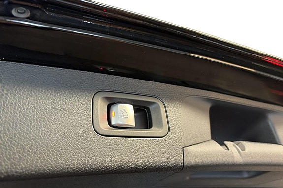 Mercedes-Benz E300 24 of 25
