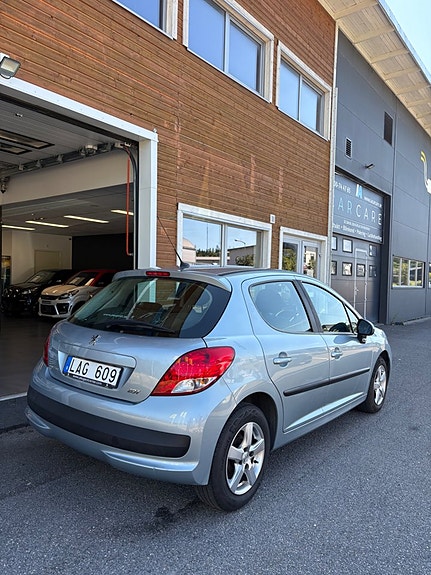 Peugeot 207 2 of 5