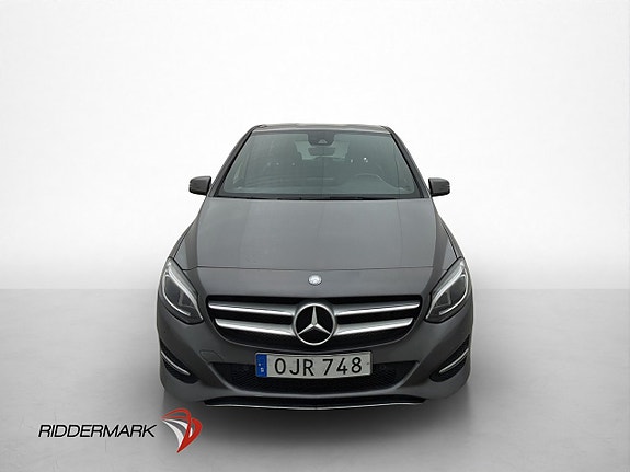 Mercedes-Benz B200 2 of 5