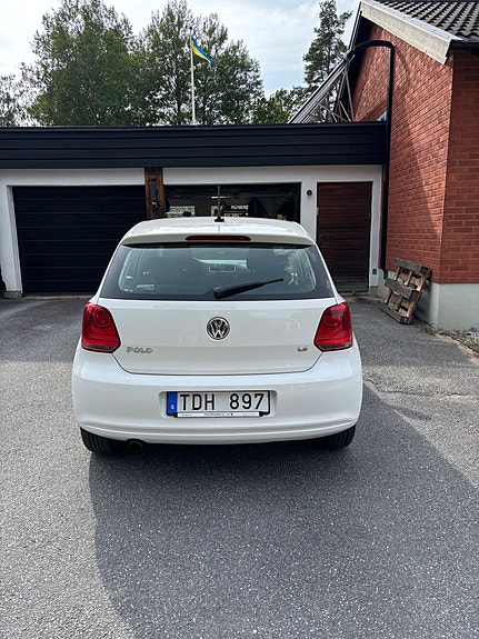 Volkswagen Polo 2 of 5