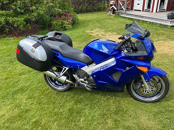 Honda VFR800FI 2 of 5