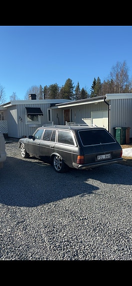 Mercedes-Benz 240 TD 2 of 2