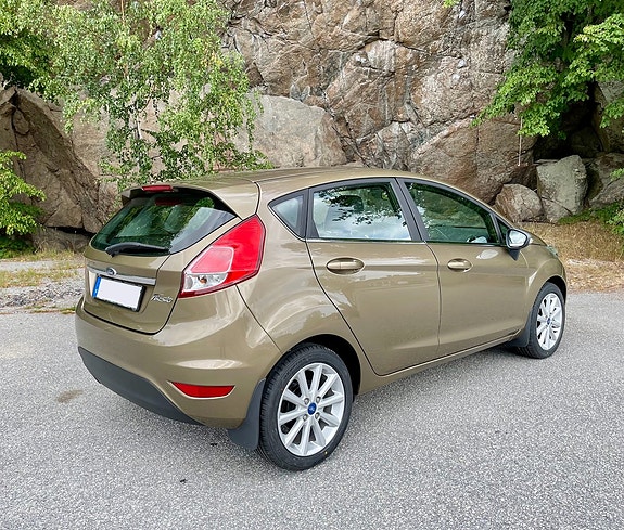 Ford Fiesta 4 of 5