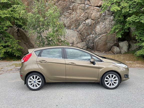 Ford Fiesta 3 of 5