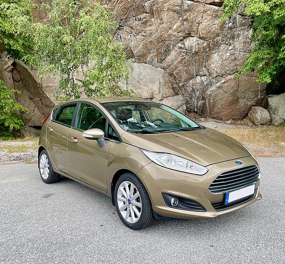 Ford Fiesta 2 of 5