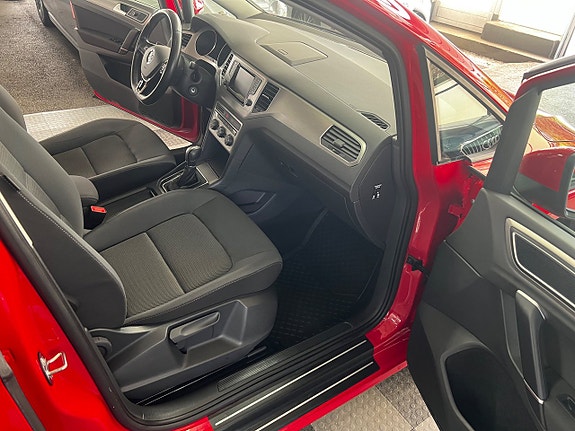Volkswagen Golf Sportsvan 10 of 17