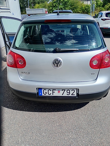 Volkswagen Golf V 2 of 6