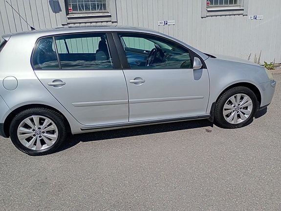 Volkswagen Golf V 3 of 6