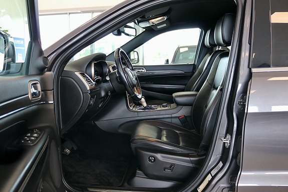 Jeep Grand Cherokee 11 of 26
