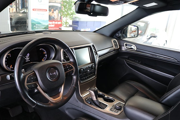 Jeep Grand Cherokee 13 of 26