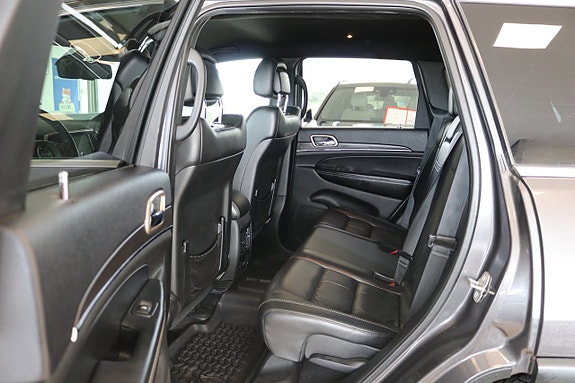 Jeep Grand Cherokee 12 of 26