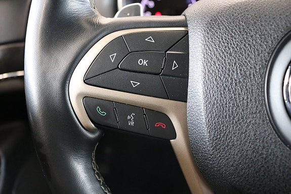 Jeep Grand Cherokee 18 of 26
