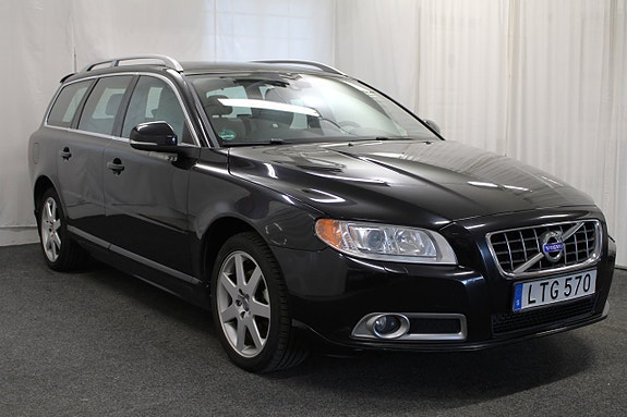 Volvo V70 2 of 5