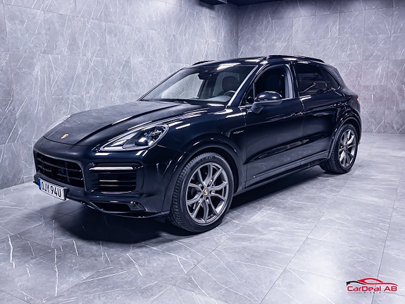Porsche Cayenne 3 of 5