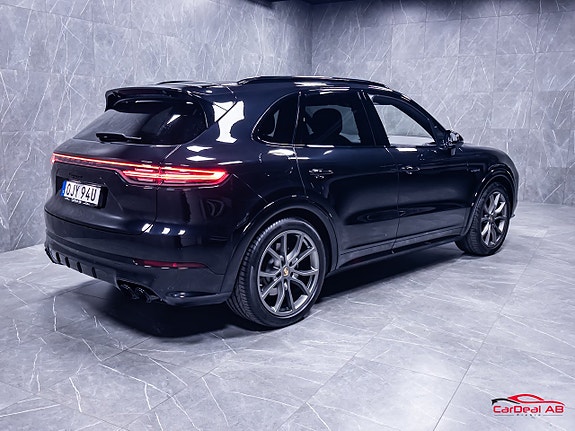 Porsche Cayenne 7 of 30