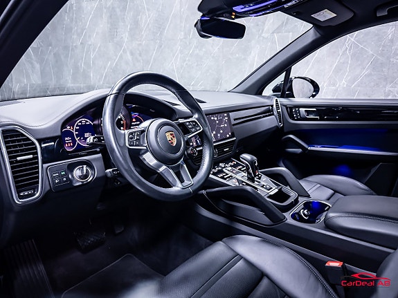 Porsche Cayenne 11 of 30