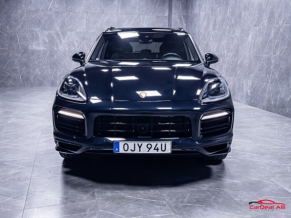 Porsche Cayenne 2 of 5