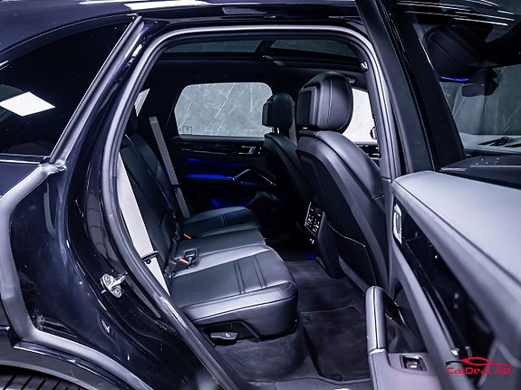 Porsche Cayenne 16 of 30