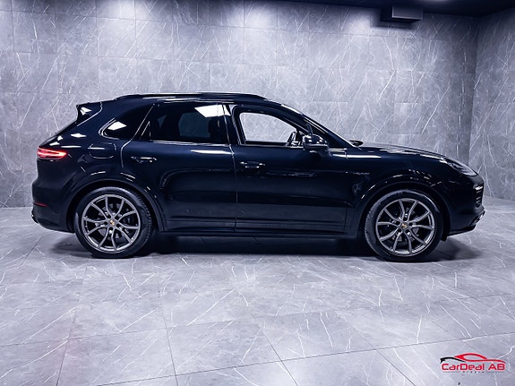 Porsche Cayenne 8 of 30