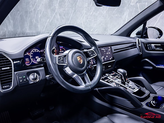 Porsche Cayenne 12 of 30