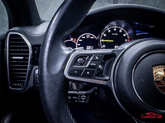 Porsche Cayenne 25 of 30