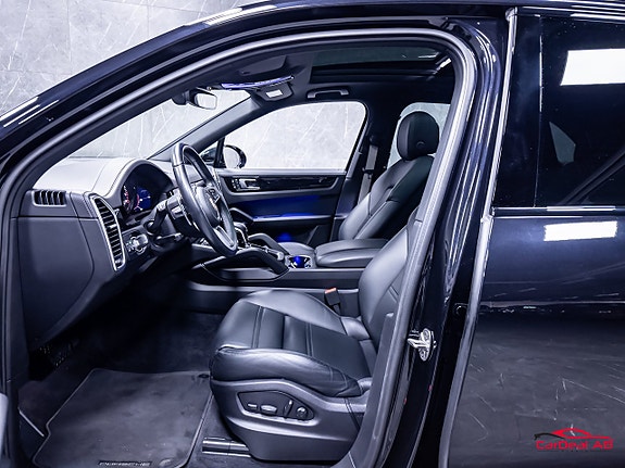 Porsche Cayenne 10 of 30