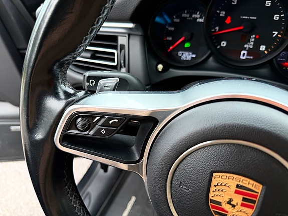Porsche Macan 18 of 28
