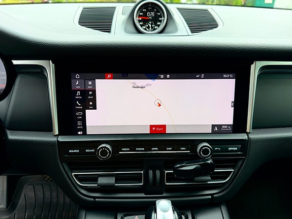 Porsche Macan 22 of 28