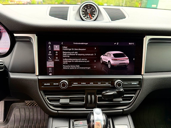 Porsche Macan 24 of 28