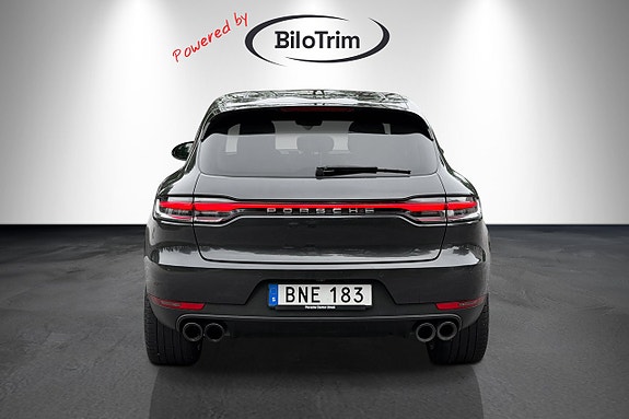 Porsche Macan 11 of 28