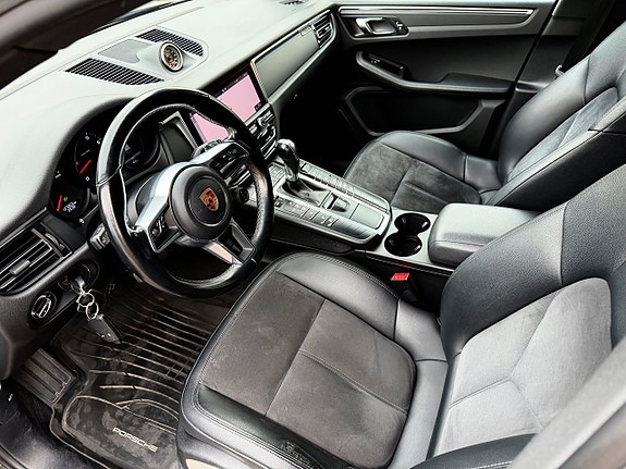 Porsche Macan 14 of 28