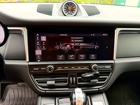 Porsche Macan 23 of 28