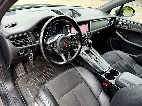 Porsche Macan 15 of 28