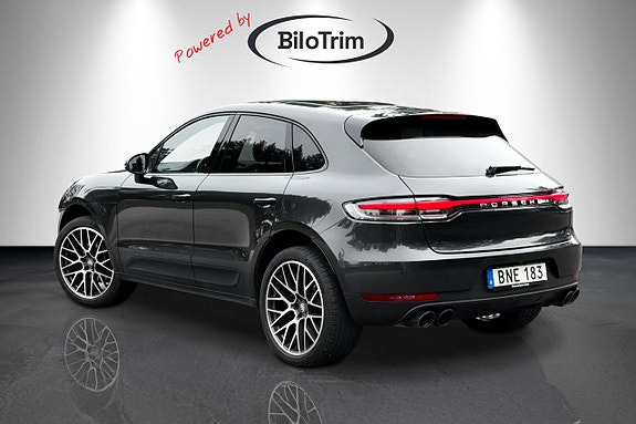 Porsche Macan 4 of 5
