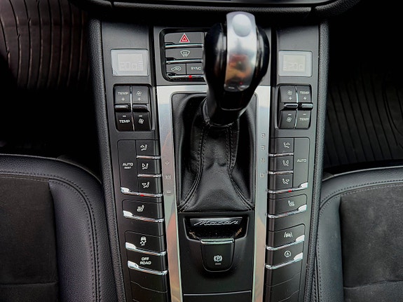 Porsche Macan 25 of 28