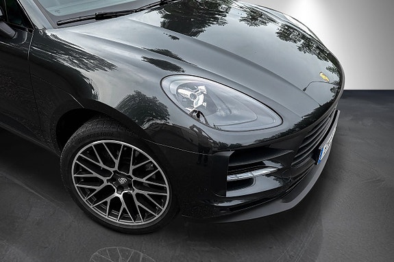 Porsche Macan 13 of 28