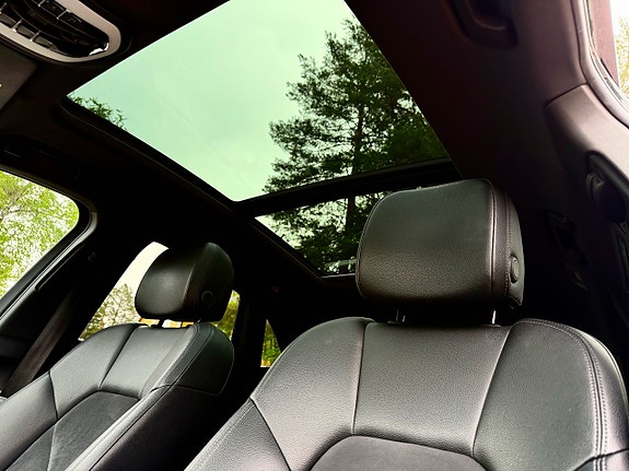 Porsche Macan 28 of 28