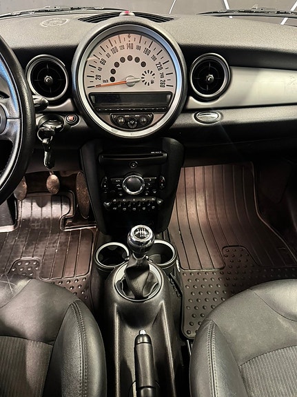 MINI Cooper 10 of 12
