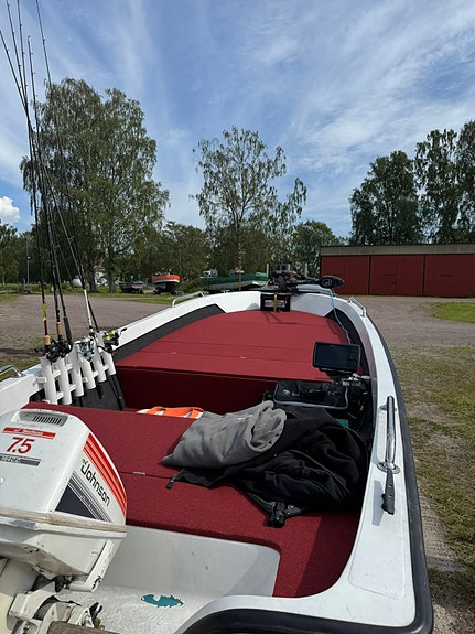 Fiskebåt med nybyggt kastdäck 2 of 4