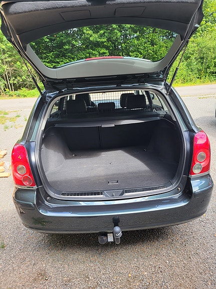 Toyota Avensis 9 of 17