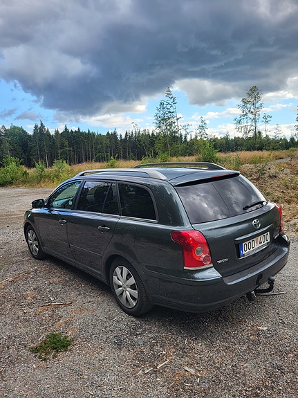 Toyota Avensis 3 of 5